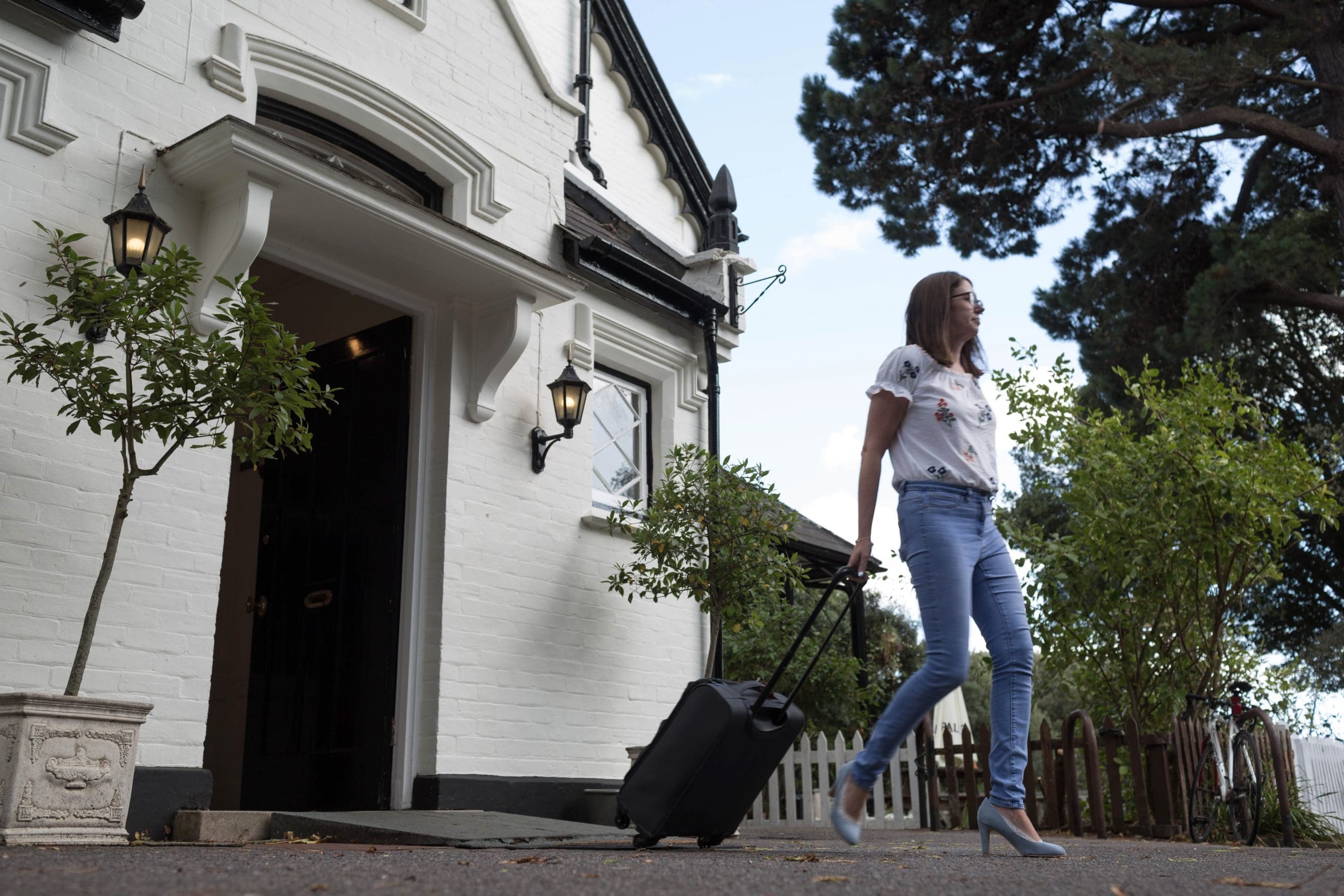 This photograph shows the entrance to the Alverbank Hotel